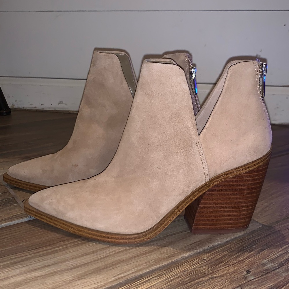 Vince Camuto Bootie